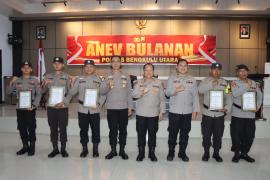  Kapolres Bengkulu Utara Apresiasi 5 Personel Melalui Penghargaan  