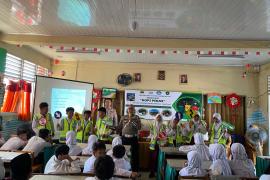 Personel Unit Kamsel Satlantas Polresta Bengkulu menggelar sosialisasi tertib berlalu lintas kepada siswa-siswi SD Negeri 03 Kota Bengkulu
