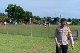Suasana sore di Lapangan Affandi Rustam Klutum, Desa Pasar Pino, Kecamatan Pino Raya