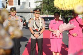 Wakapolda Bengkulu Pimpin Penyambutan Resmi Kapolda Bengkulu Brigjen Pol. Yudhi Sulistianto Wahid, Berlangsung Khidmat dan Sarat Nuansa Adat