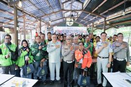 Dukung Kegiatan Polantas Menyapa: Jasa Raharja Bekali  Komunitas Ojol dengan Edukasi Keselamatan dan PPGD 