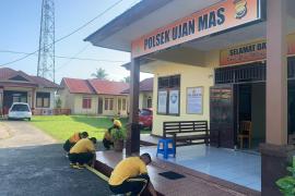 Polsek Ujan Mas Gelar Kerja Bakti Bersihkan Mako