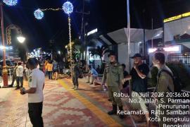 Polsek Ratu Samban Monitoring Penertiban Pedagang Zona Merah di Belungguk Point