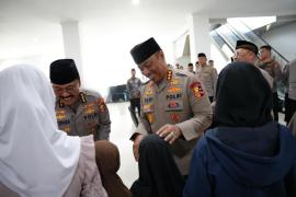 Wakapolri Berbagi Kebahagiaan Bersama Anak-Anak Yatim