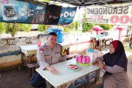  Aiptu Al Hady Firmansyah melaksanakan kegiatan sambang dengan metode Door to Door System (DDS) dan tatap muka kepada warga