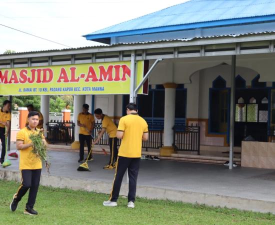 Polres Bengkulu Selatan Gelar Aksi Bersih-Bersih Masjid Al-Amin, Wujudkan Lingkungan Ibadah yang ASRI
