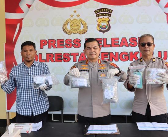 Kapolresta Bengkulu Pimpin Press Release Narkotika, Amankan 7 Orang Tersangka