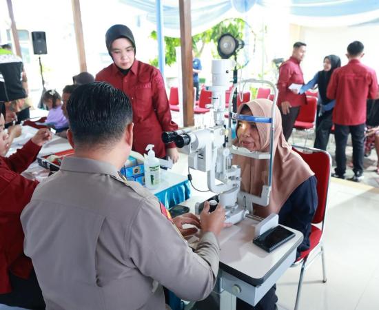 Polri Untuk Masyarakat : Polda Jatim Gelar Baksos dan Bakkes untuk Ribuan Warga di Nganjuk