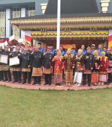 Kades Air Simpang Ikuti Upacara HUT Provinsi Bengkulu, Simbolis Terima Batik dari Gubernur