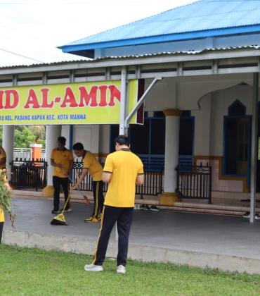 Polres Bengkulu Selatan Gelar Aksi Bersih-Bersih Masjid Al-Amin, Wujudkan Lingkungan Ibadah yang ASRI