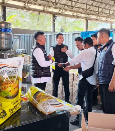 Polda Bengkulu Geledah Dan Sita Ribuan Dus Minyak Kita Oplosan 