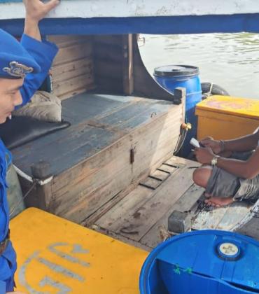 Ditpolairud Polda Bengkulu Patroli Perairan Teluk Sepang, Imbau Nelayan Waspada Cuaca Ekstrem