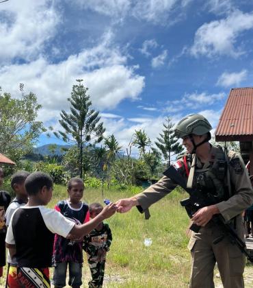 Satgas Ops Damai Cartenz Gelar Patroli Dialogis di Serambakon