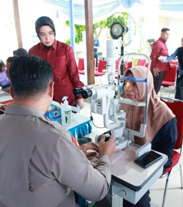 Polri Untuk Masyarakat : Polda Jatim Gelar Baksos dan Bakkes untuk Ribuan Warga di Nganjuk