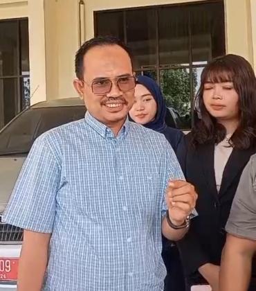 kuasa hukum terdakwa, Ilham Patahillah